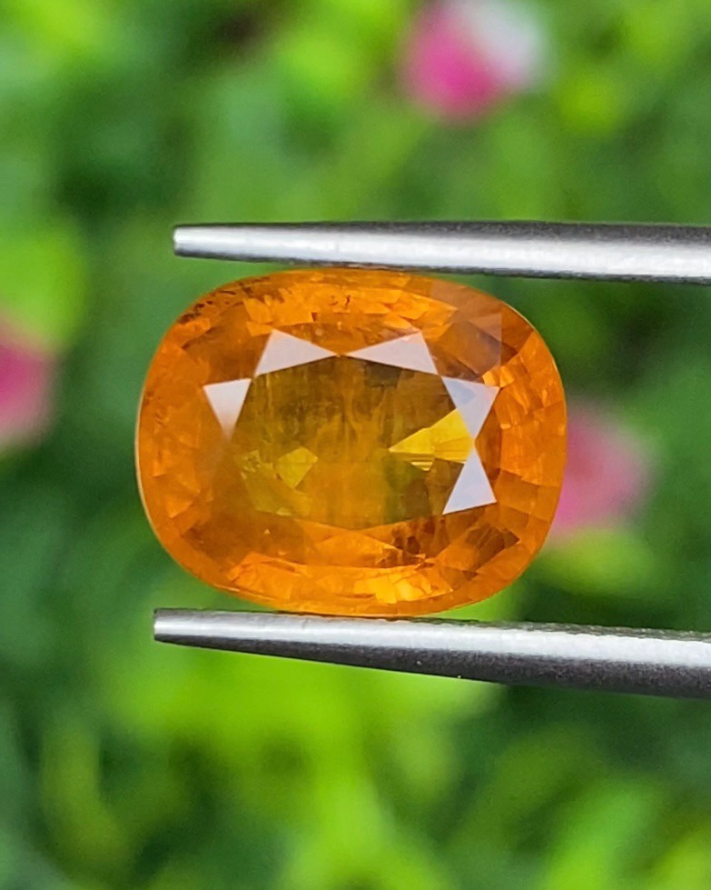 บุษราคัม (Yellow Sapphire)