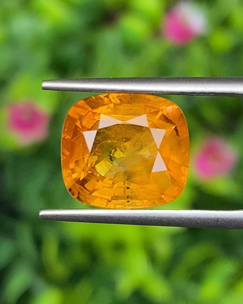 บุษราคัม (Yellow Sapphire)