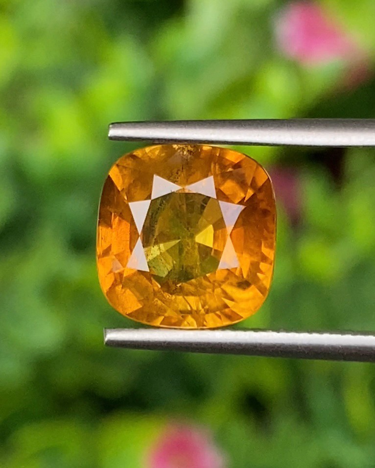 บุษราคัม (Yellow Sapphire)