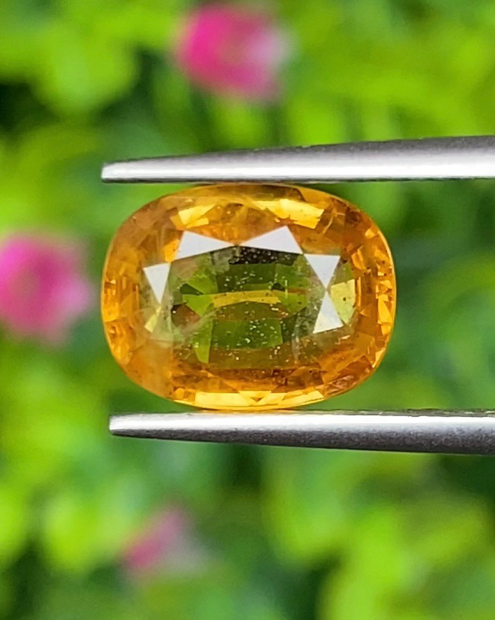 บุษราคัม (Yellow Sapphire)