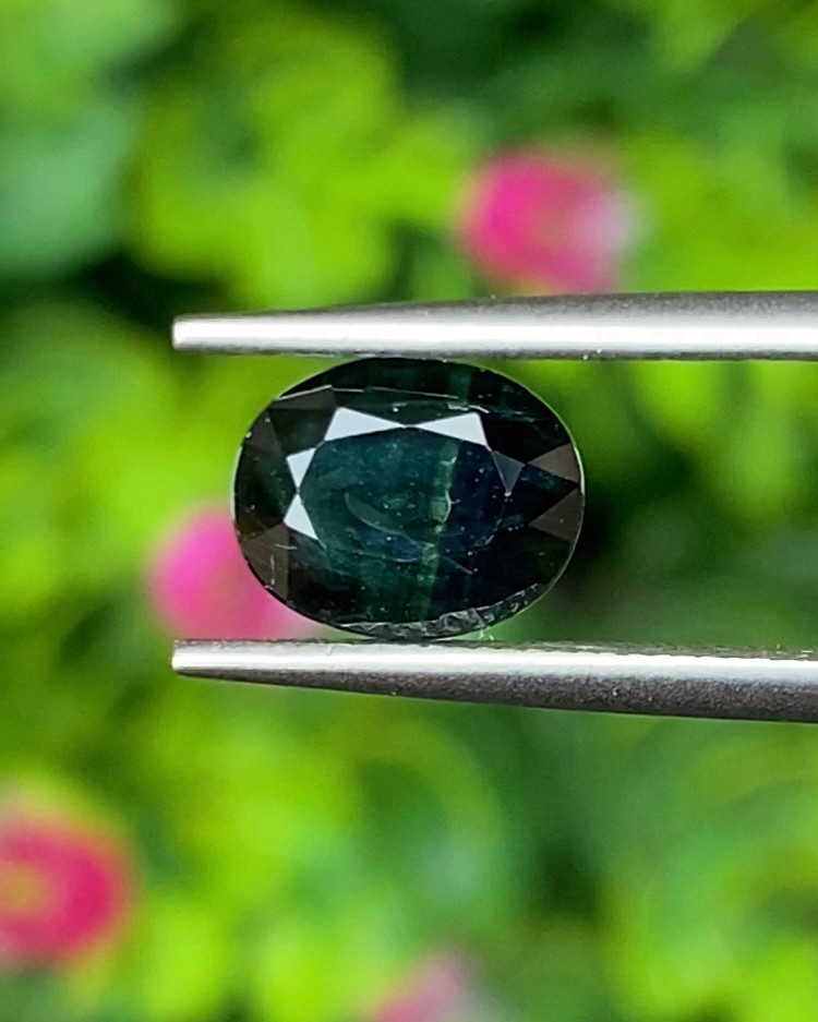 พลอย เขียวส่อง Green sapphire
