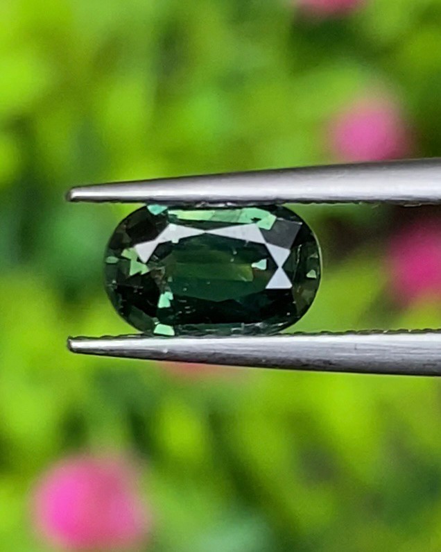 พลอย เขียวส่อง Green sapphire