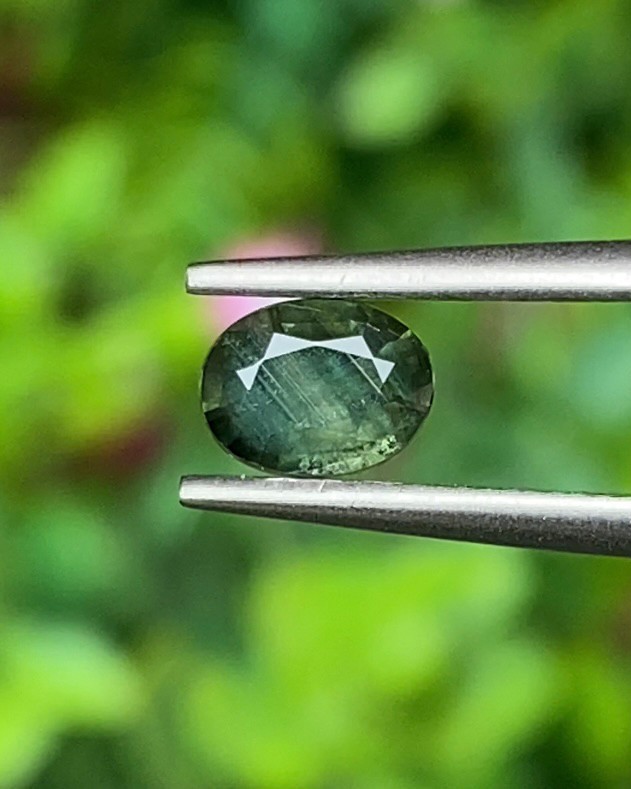 พลอย เขียวส่อง Green sapphire