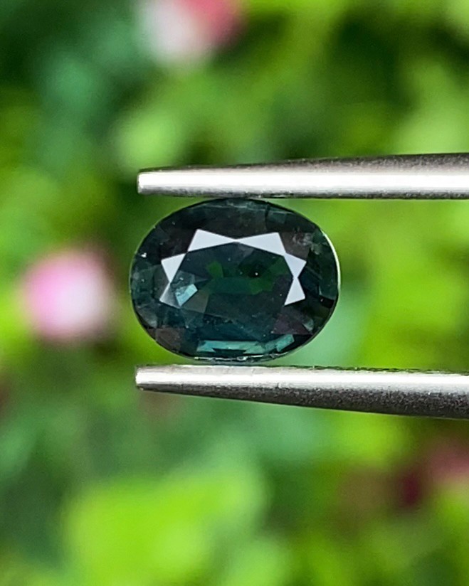 พลอย เขียวส่อง Green sapphire