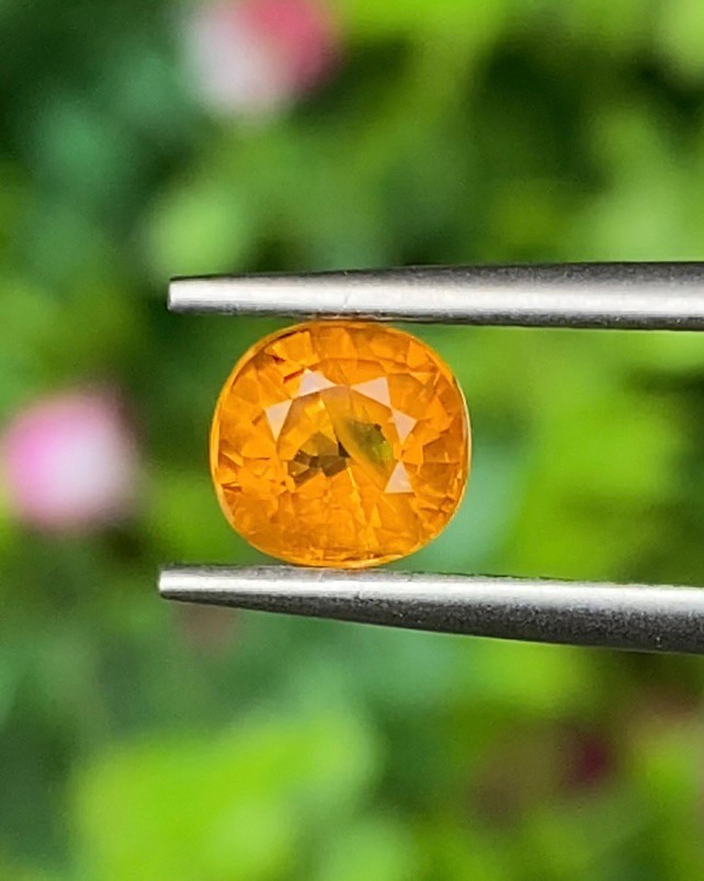 บุษราคัม Natural Yellow Sapphire