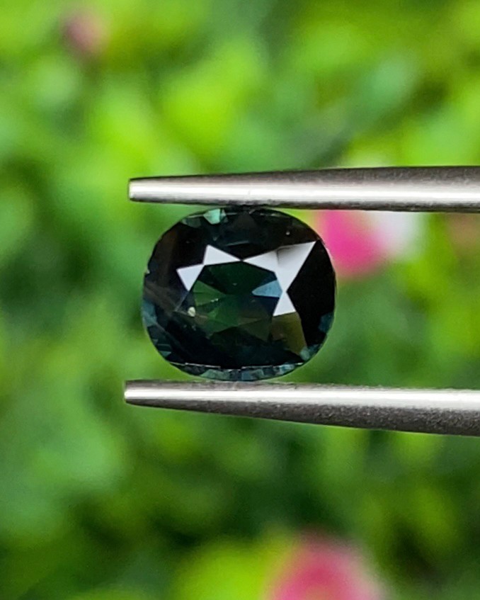 พลอย เขียวส่อง Green sapphire