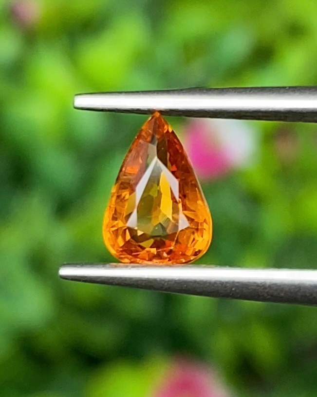 บุษราคัม Natural Yellow Sapphire