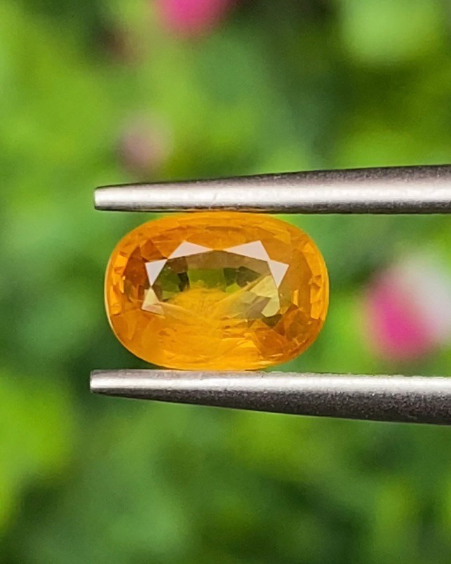 บุษราคัม Natural Yellow Sapphire