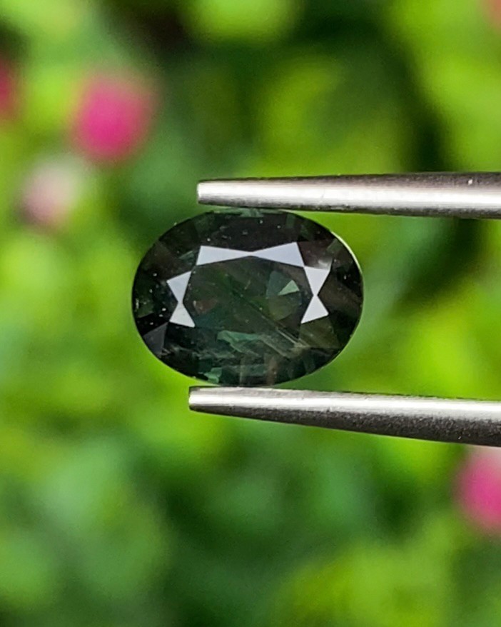 พลอย เขียวส่อง Green sapphire