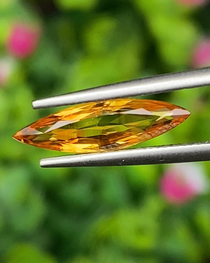บุษราคัม Natural Yellow Sapphire