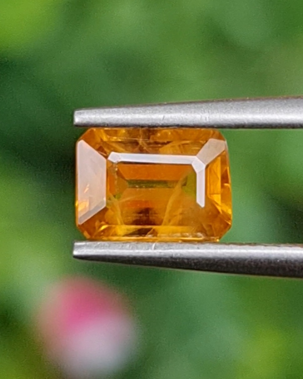 บุษราคัม Natural Yellow Sapphire