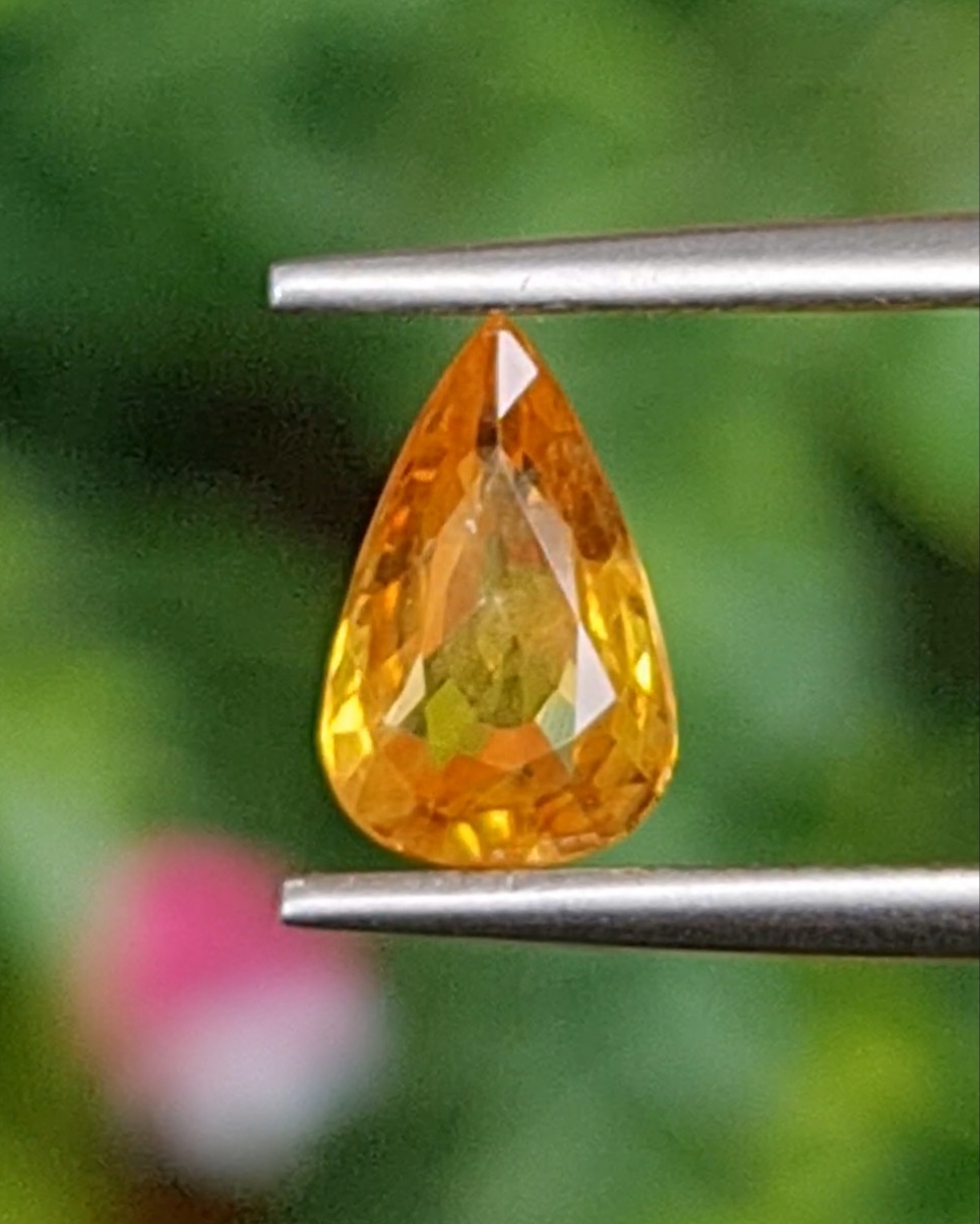 บุษราคัม Natural Yellow Sapphire