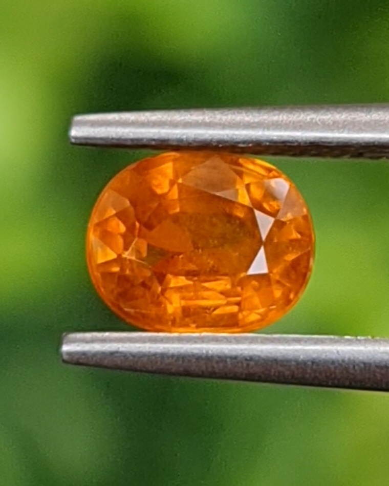 บุษราคัม Natural Yellow Sapphire
