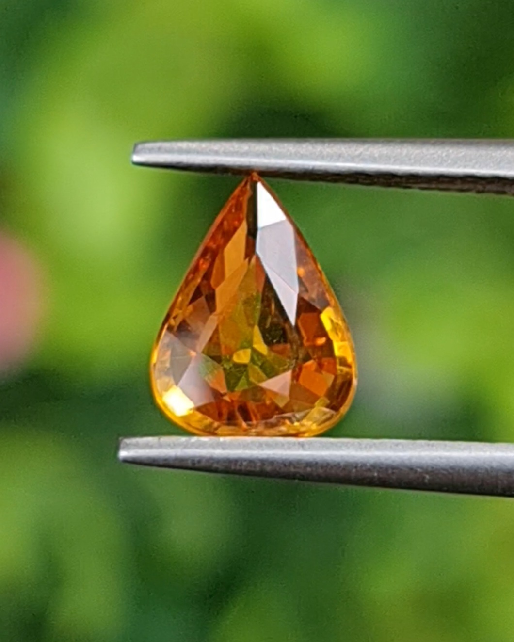 บุษราคัม Natural Yellow Sapphire