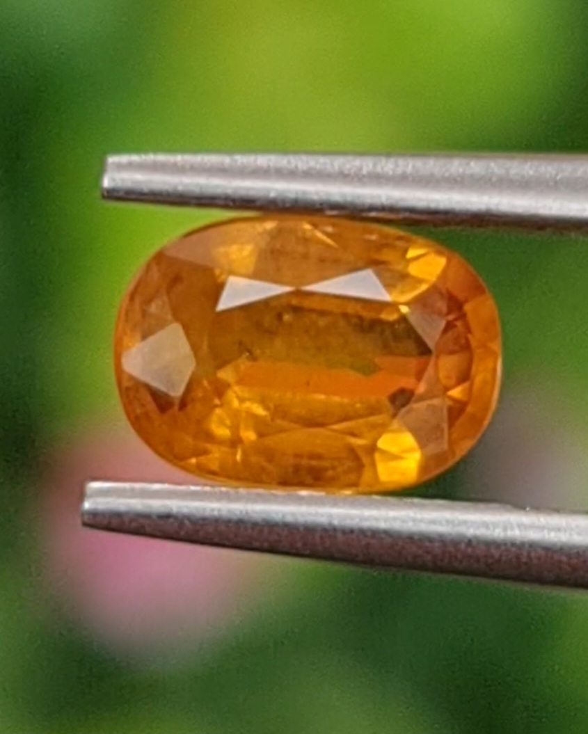 บุษราคัม Natural Yellow Sapphire
