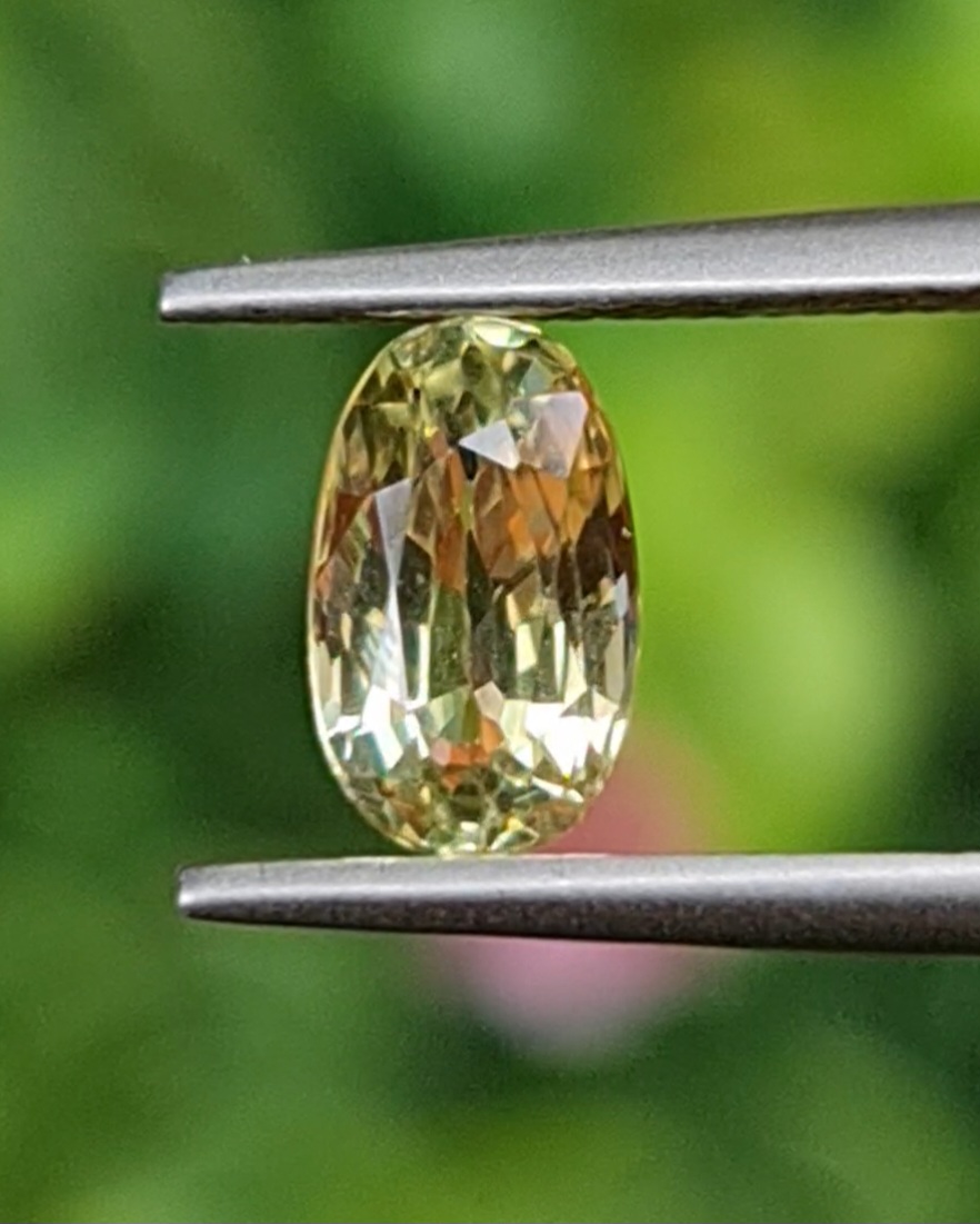 บุษราคัม Yellow Sapphire