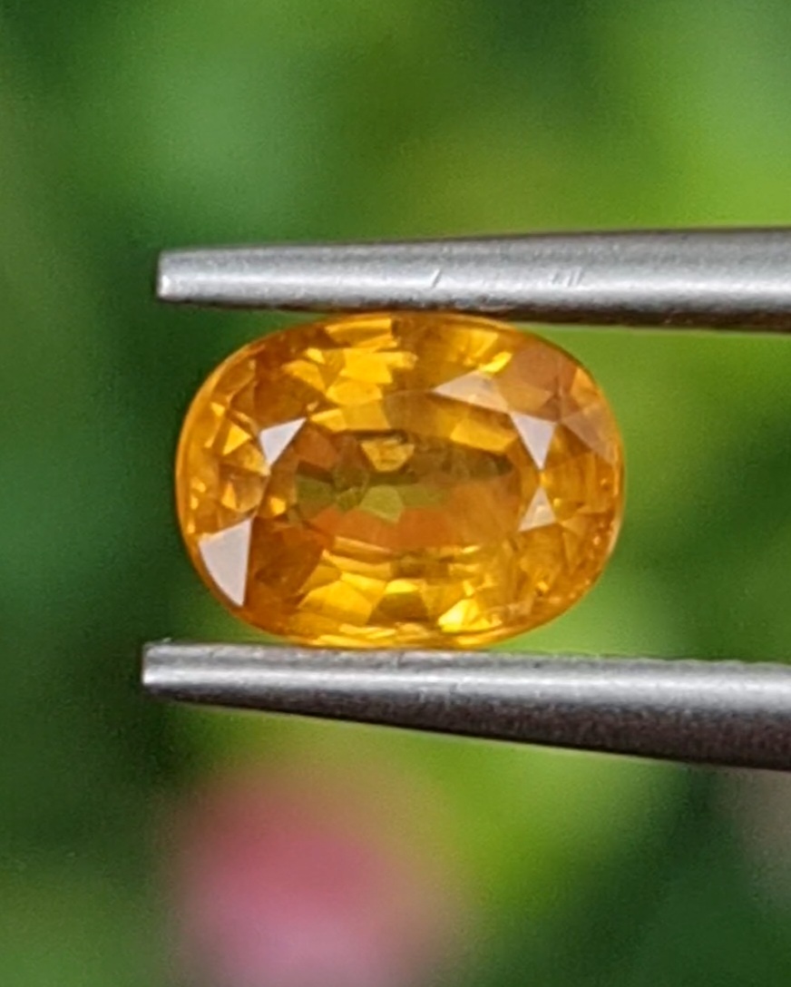 บุษราคัม Natural Yellow Sapphire