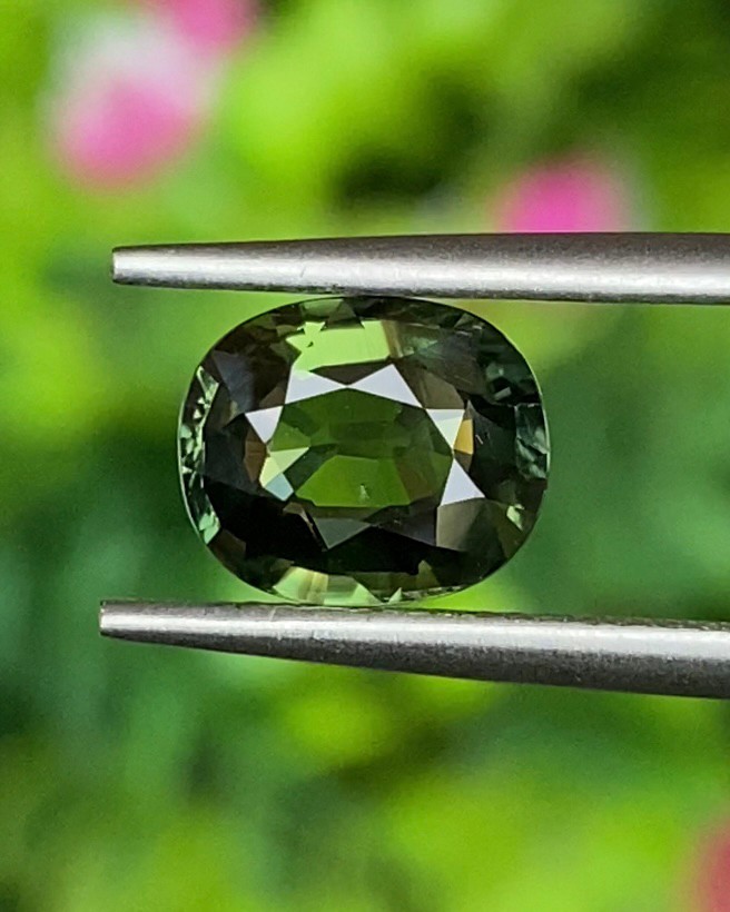 พลอย เขียวส่อง Green sapphire