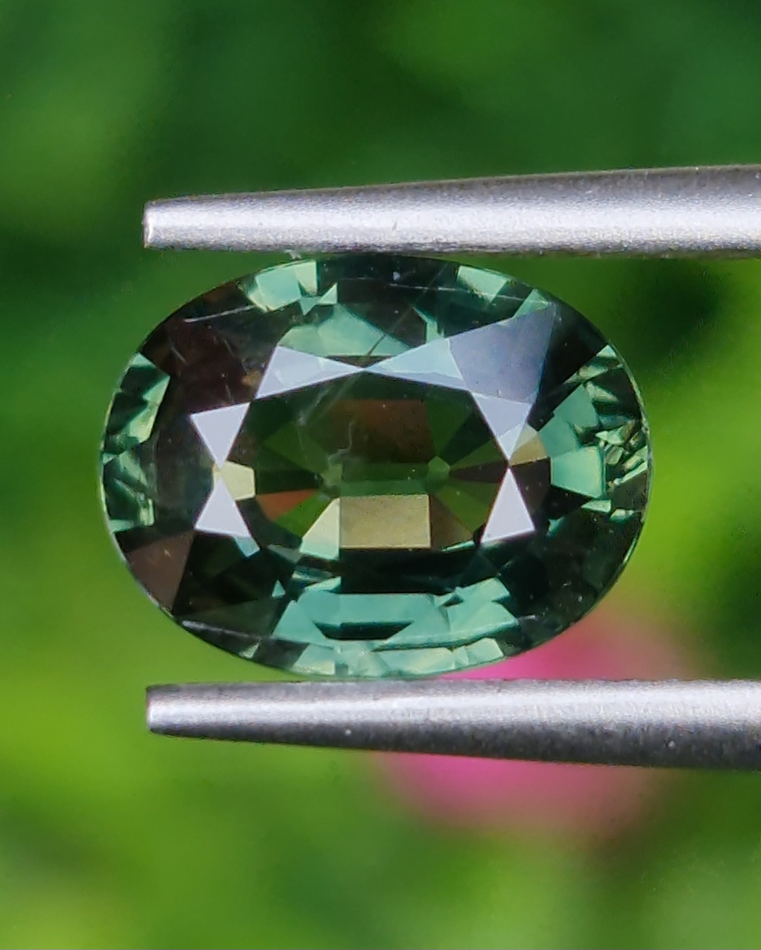 พลอย เขียวส่อง Green sapphire