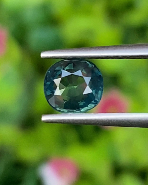 พลอย เขียวส่อง Green sapphire