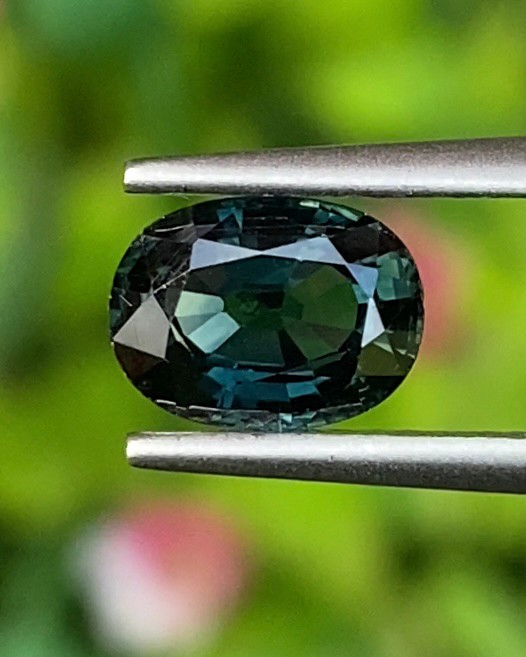 พลอย เขียวส่อง Green sapphire