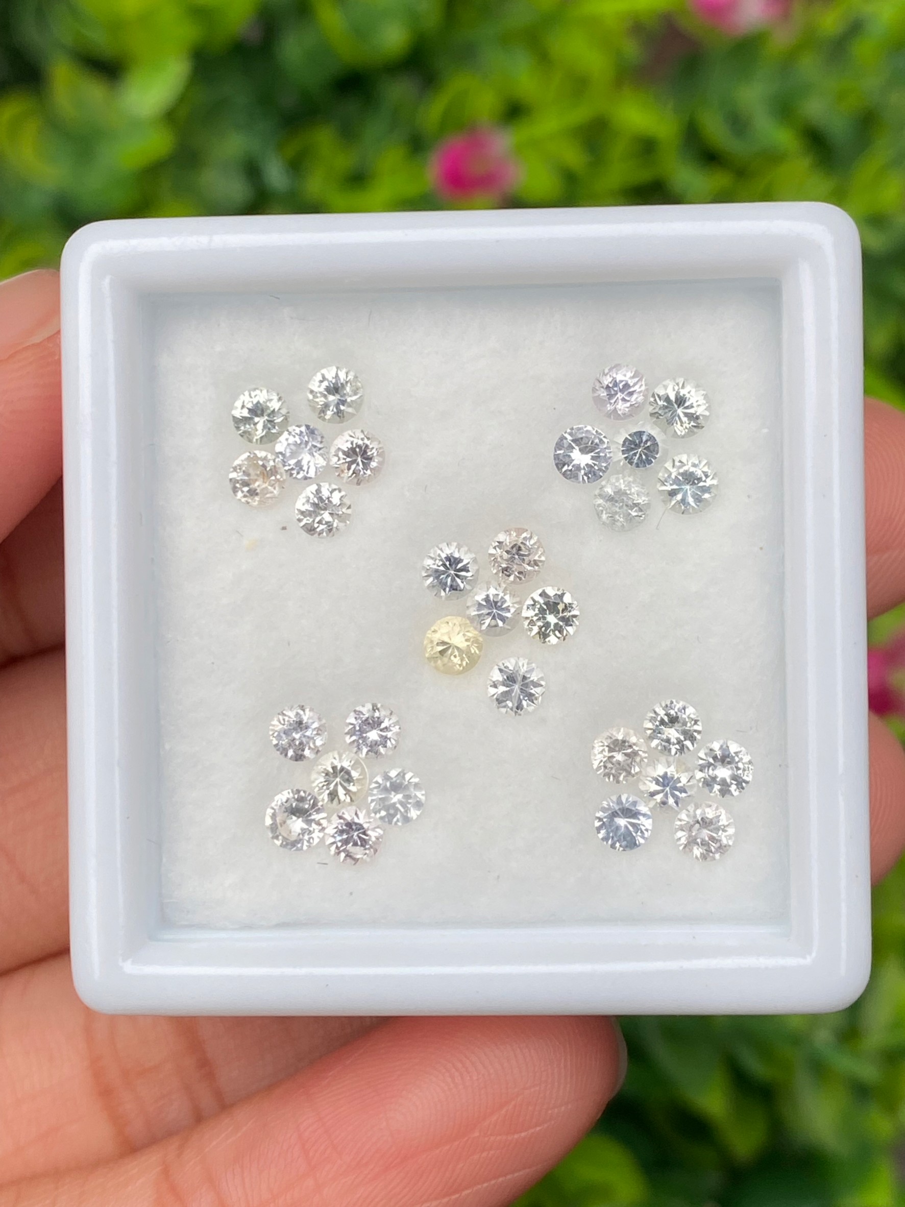ไวท์ แซฟไฟร์ White / Colorless Sapphire