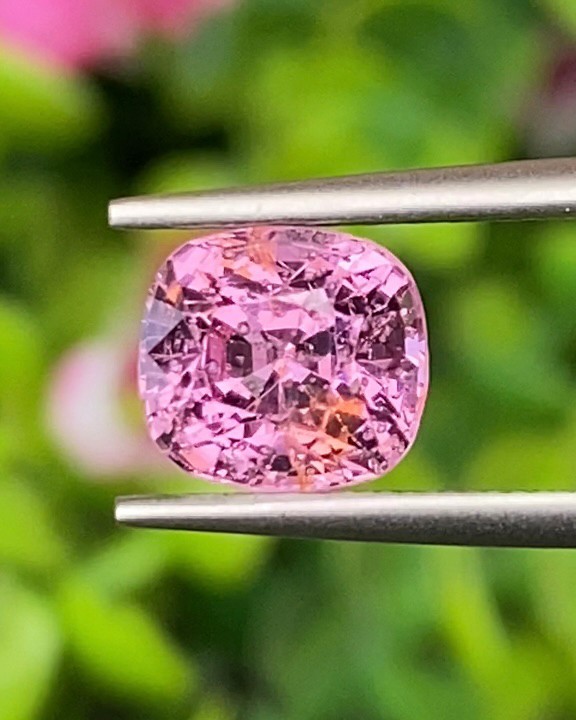 สปิเนล Natural Spinel