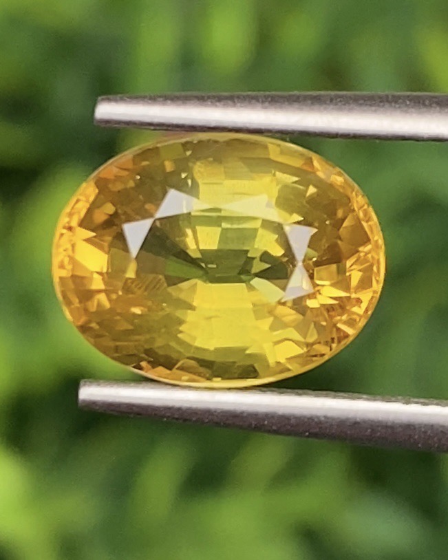 บุษราคัม (Yellow Sapphire)