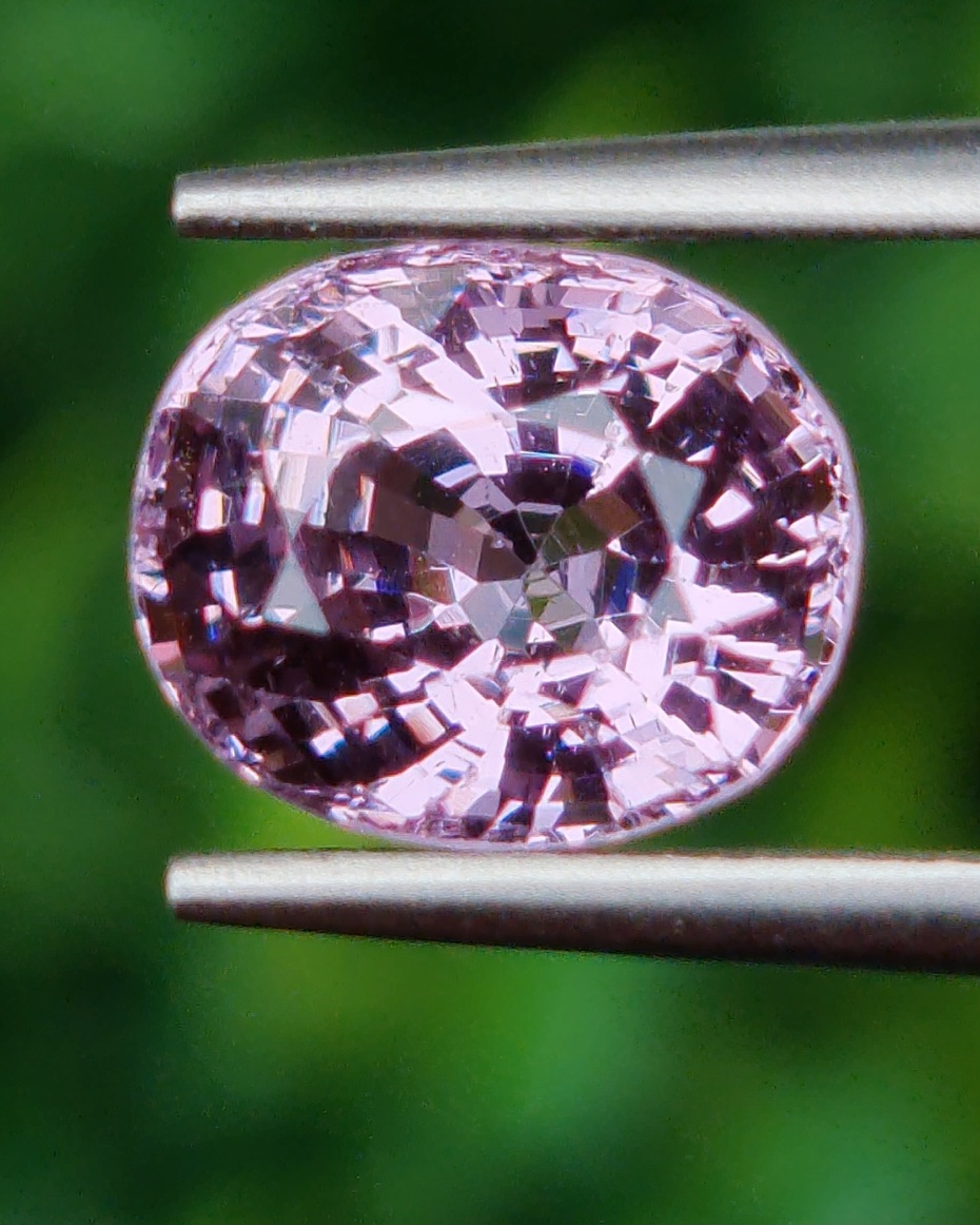 สปิเนล Natural Spinel