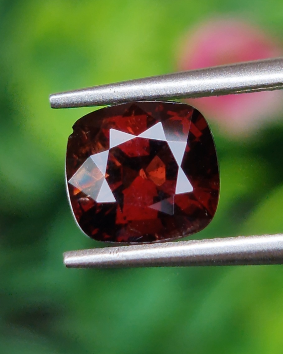 สปิเนล Natural Spinel