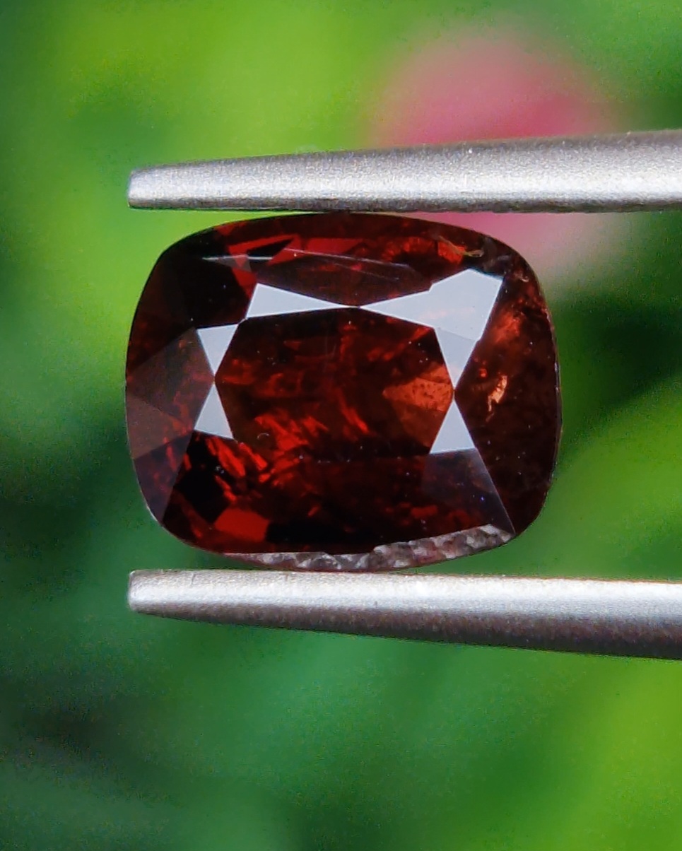 สปิเนล Natural Spinel