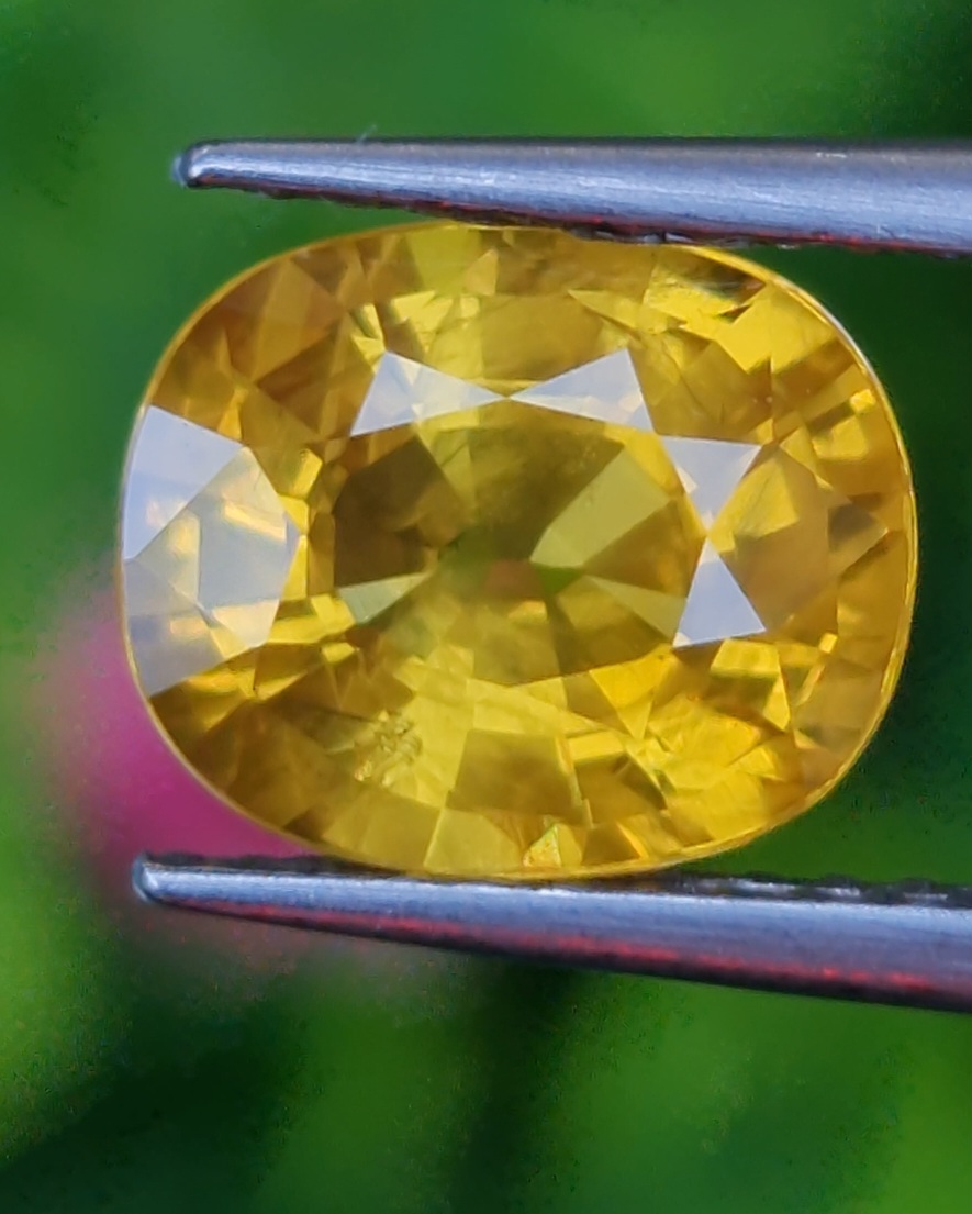 บุษราคัม Natural Yellow Sapphire