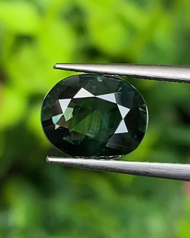 พลอย เขียวส่อง Green sapphire