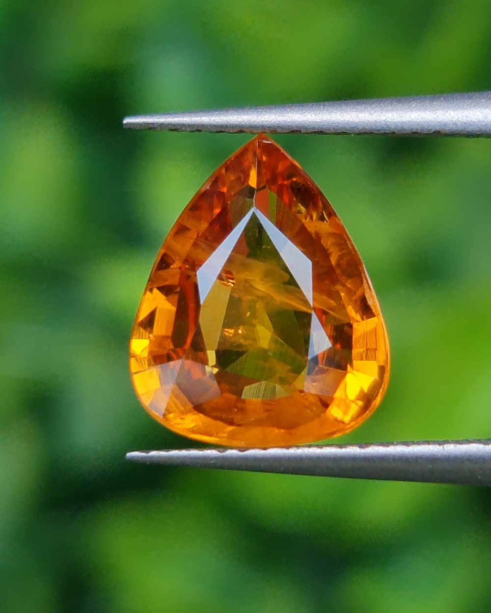 บุษราคัม Natural Yellow Sapphire