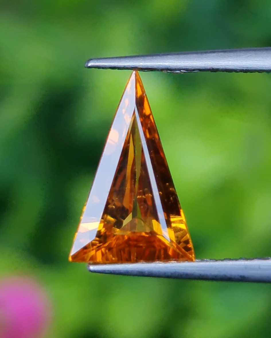 บุษราคัม Natural Yellow Sapphire