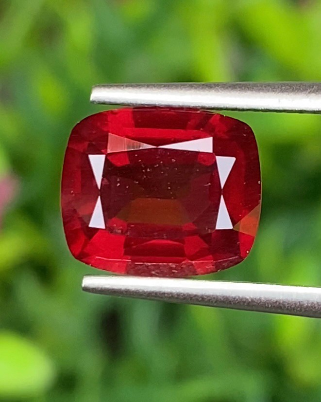 พลอย เฮสโซไนท์ การ์เน็ต Hessonite Garnet