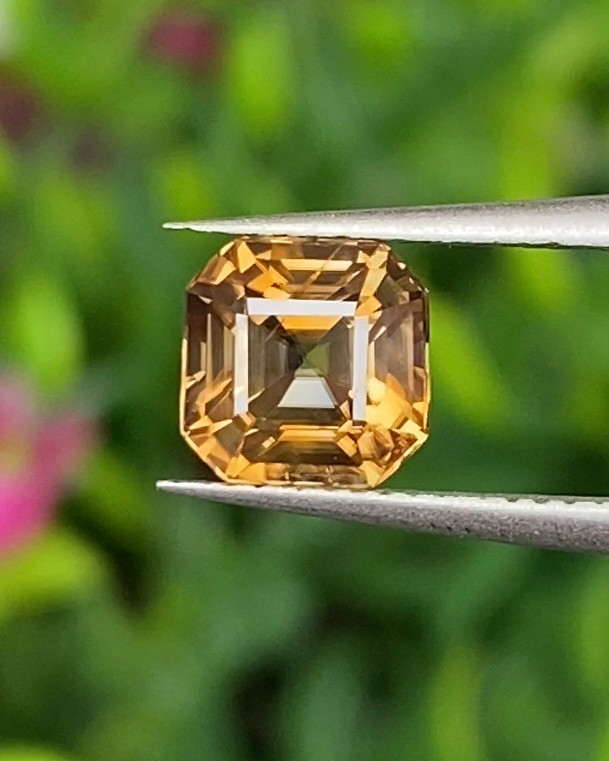 เพทาย Natural Zircon