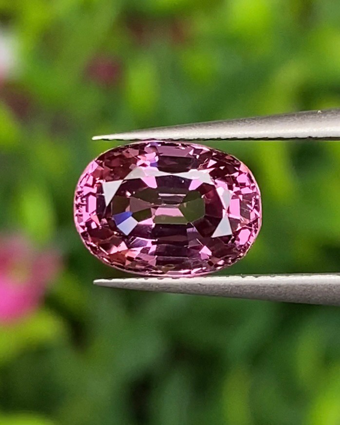 สปิเนล Natural Spinel
