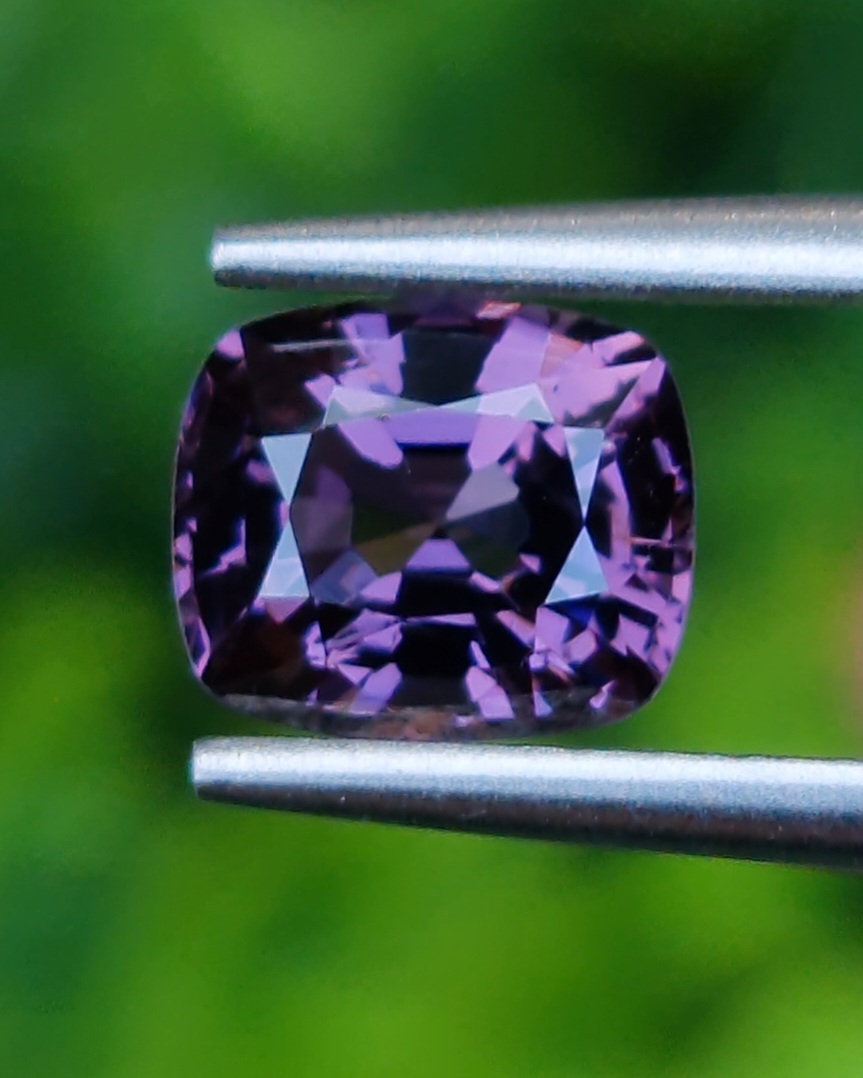 สปิเนล Natural Spinel