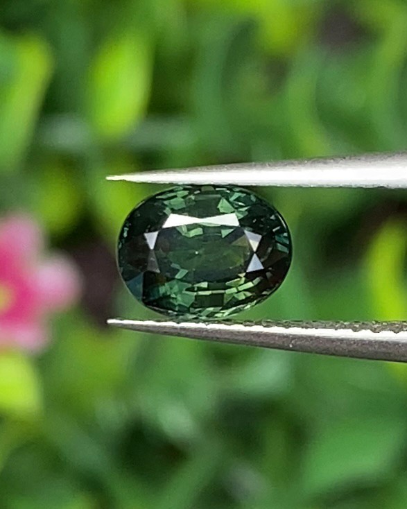 พลอย เขียวส่อง Green sapphire