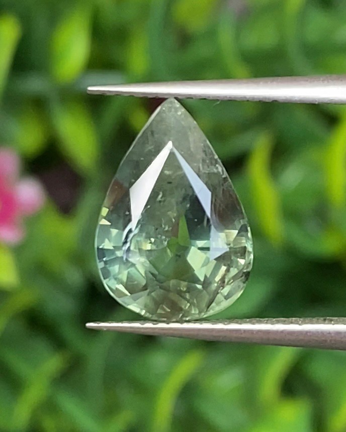 พลอย เขียวส่อง Green sapphire