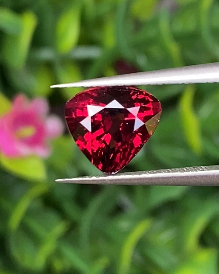 โรโดไลต์ กาเน็ท Natural Rhodolite Garnet