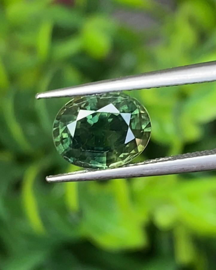 พลอย เขียวส่อง Green sapphire