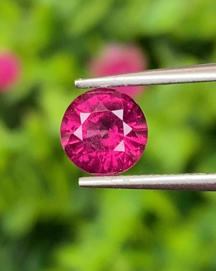 โรโดไลต์ กาเน็ท Natural Rhodolite Garnet