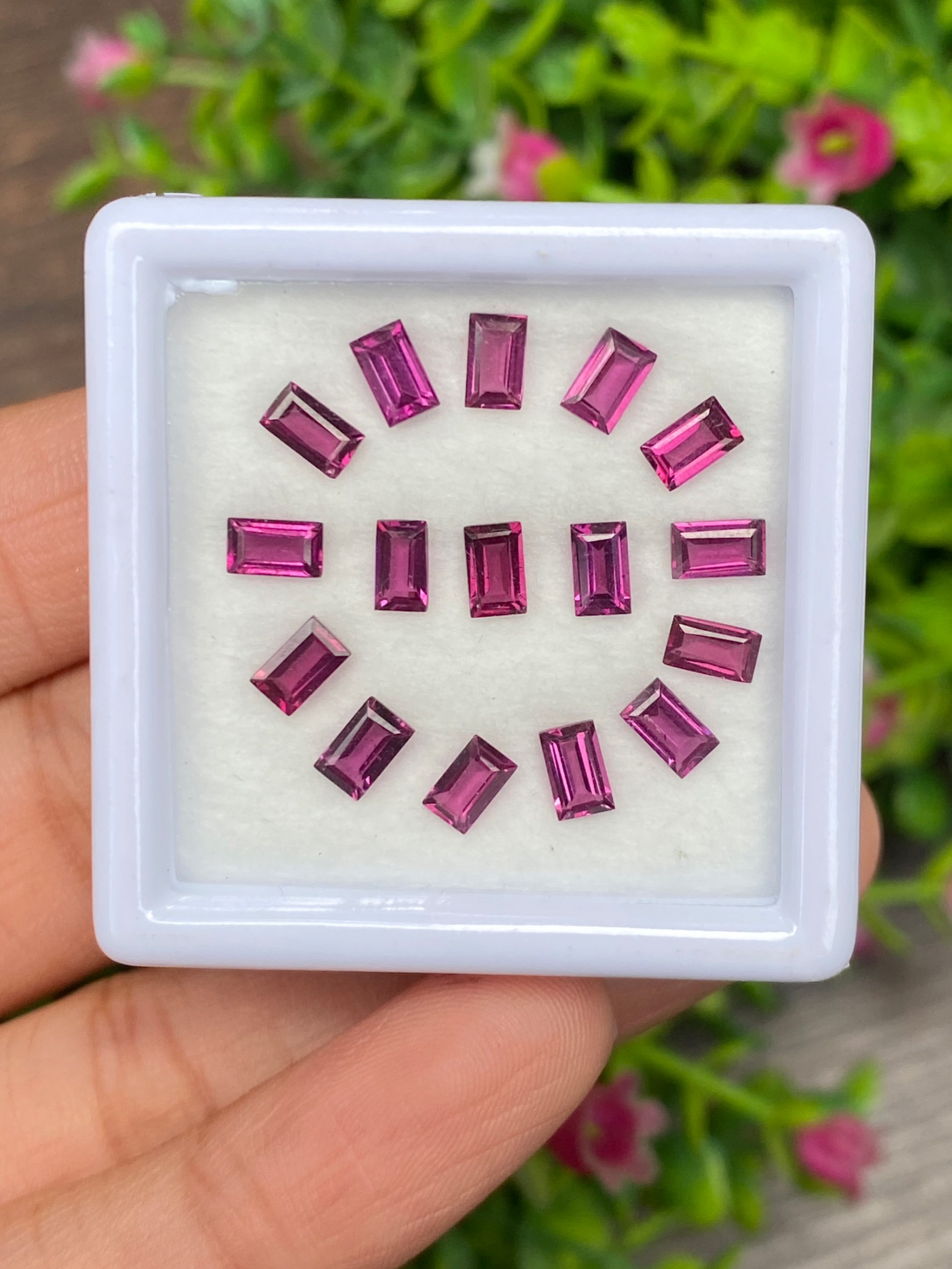 โรโดไลต์ กาเน็ท Natural Rhodolite Garnet