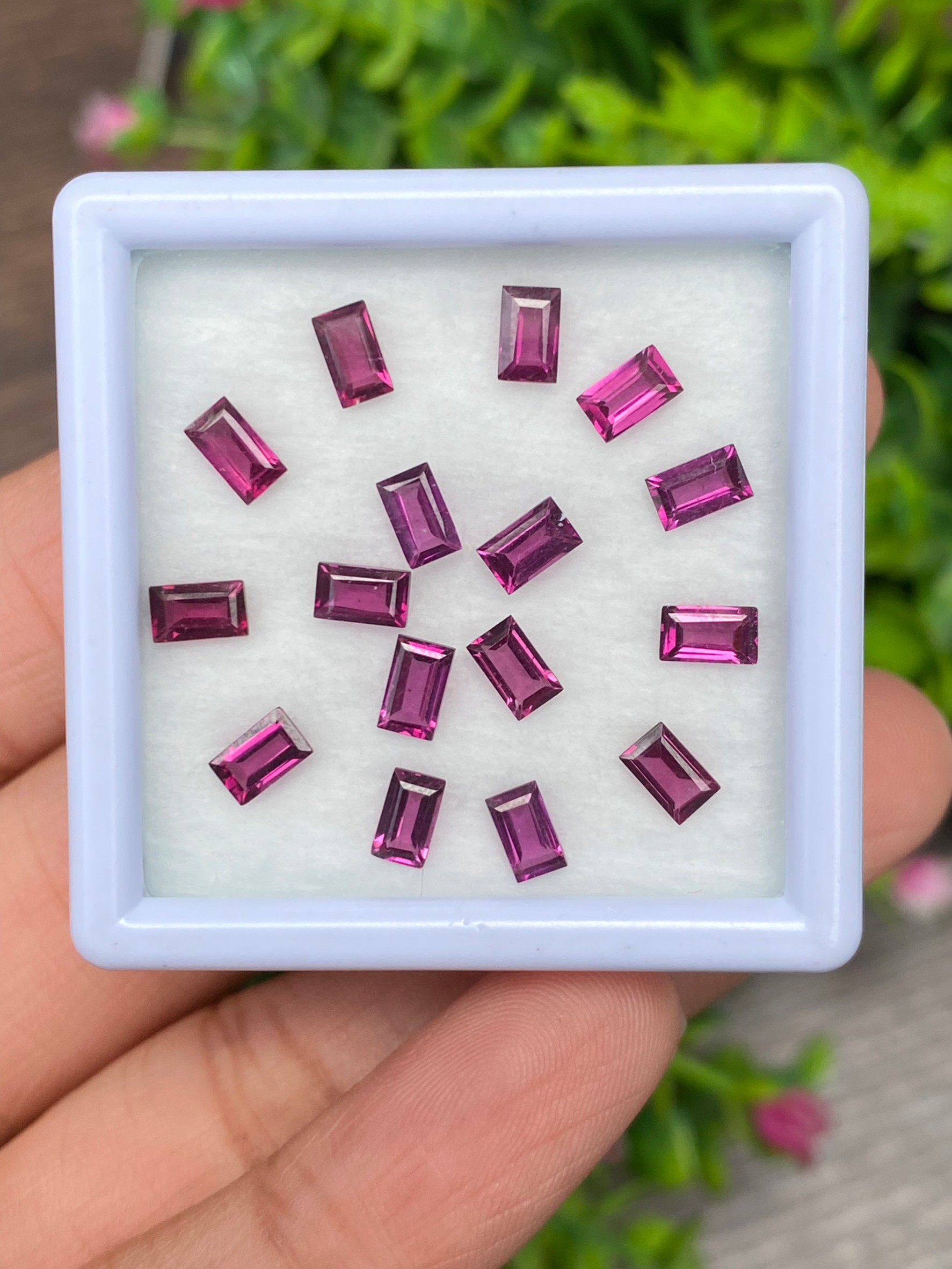 โรโดไลต์ กาเน็ท Natural Rhodolite Garnet