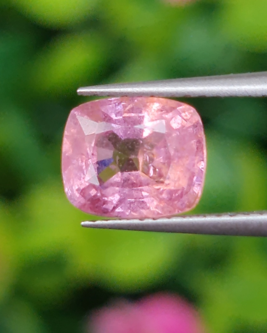 สปิเนล Natural Spinel