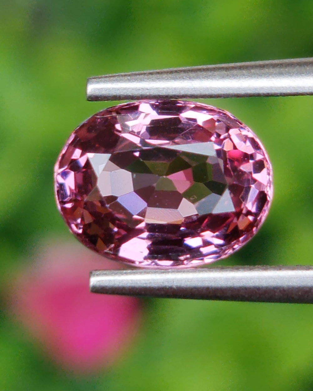 สปิเนล Natural Spinel