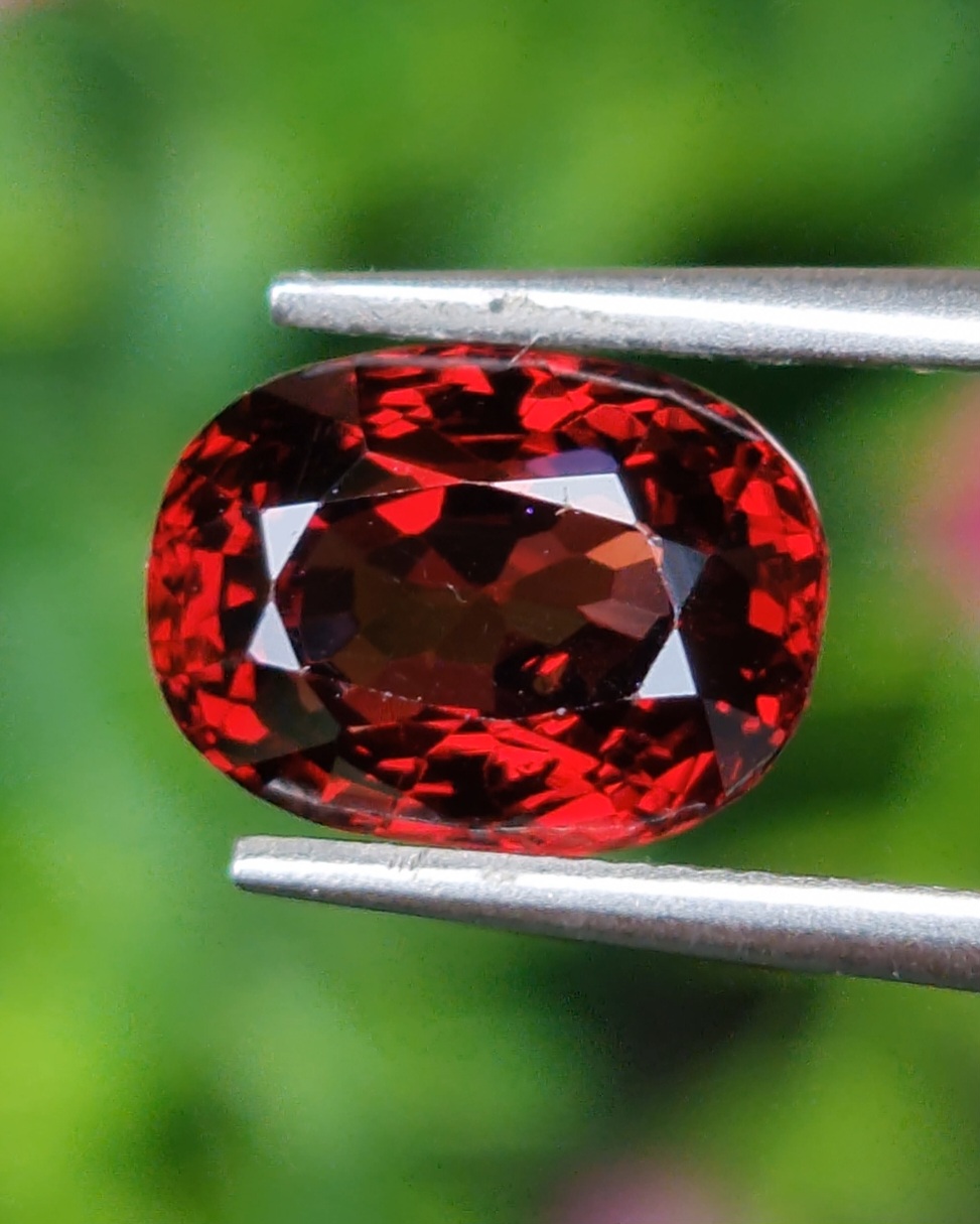 สปิเนล Natural Spinel