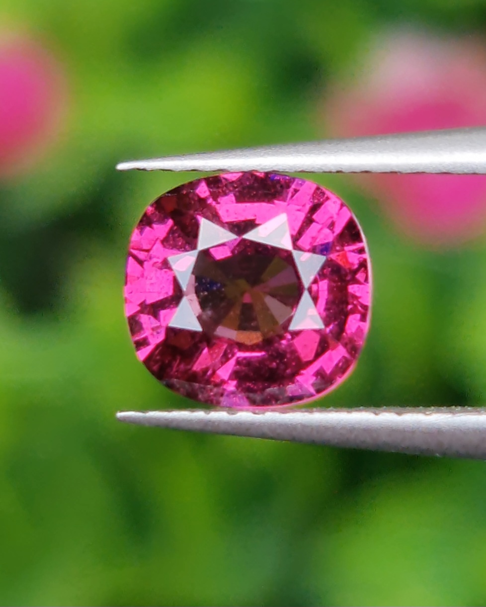 โรโดไลต์ กาเน็ท Natural Rhodolite Garnet
